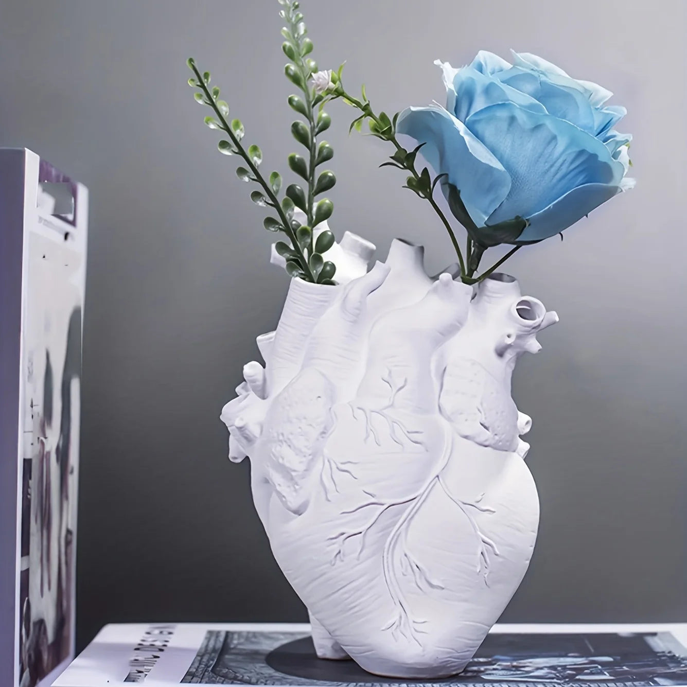 Nordic Anatomical Heart Shaped Vase Resin Flower Pot For Table Decorative Anatomy Themed Design Flower Holder for Tabletop Home
