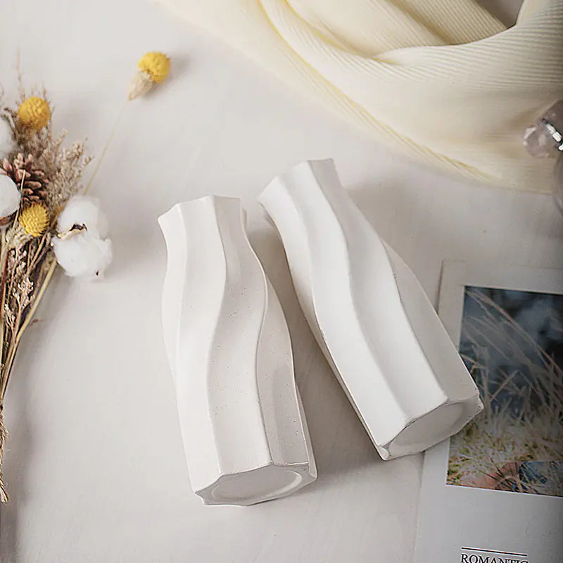 Sleek Modern Ceramic Flower Holder – Timeless White Décor Piece