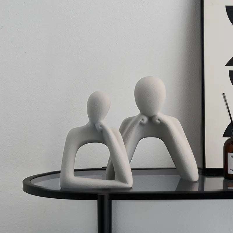 Resin Couple Figurine – Minimalist Abstract Accent for Stylish Interiors